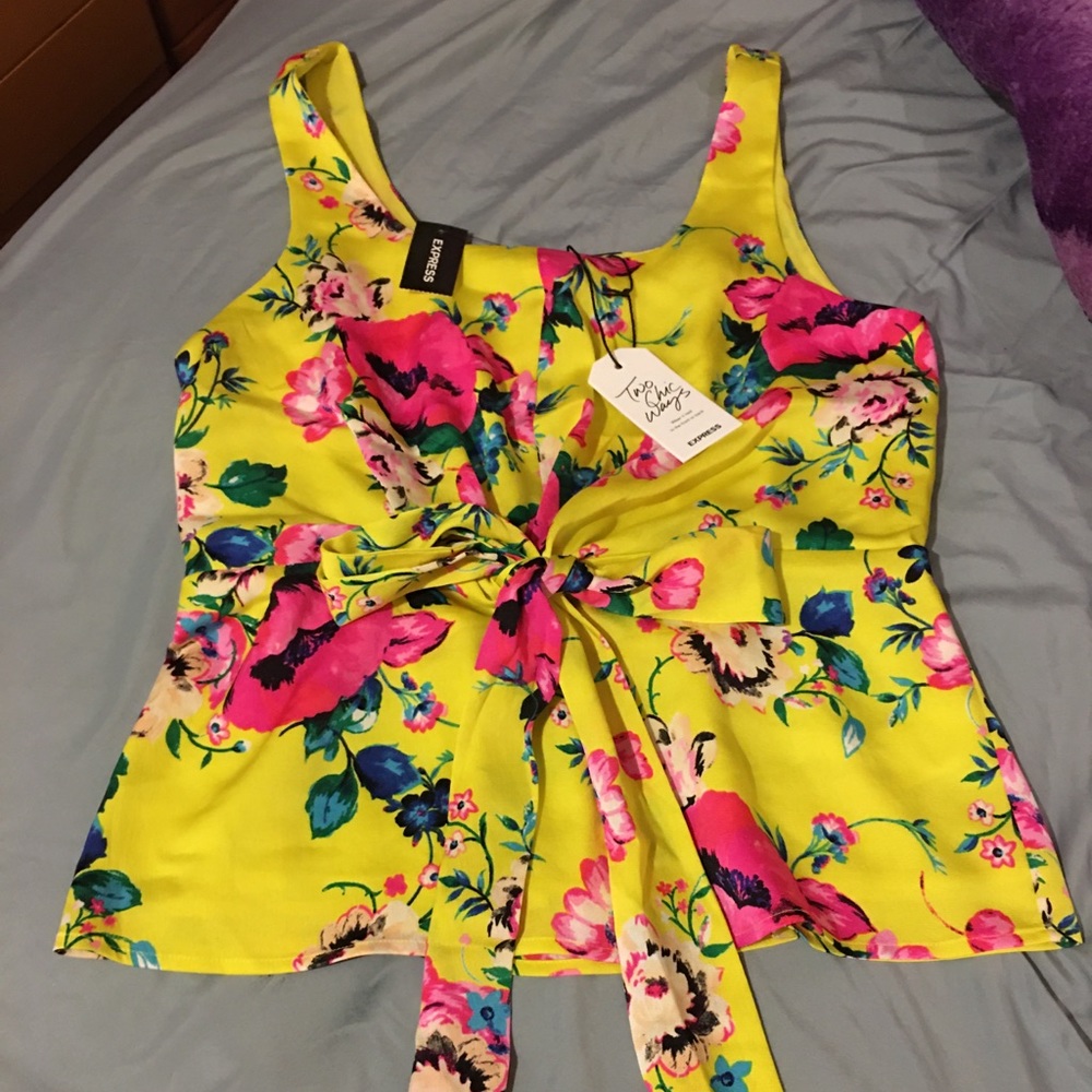 🆕🎈‼️🌺FLORAL TIE TOP🌸 - Picture 3 of 8
